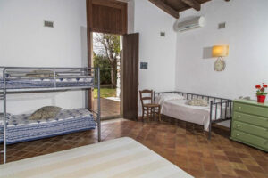 camera con letti a castello dell'agriturismo Pozzo di Mazza di Siracusa