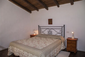 camera matrimoniale di un appartamento dell'agriturismo Pozzo di Mazza di Siracusa