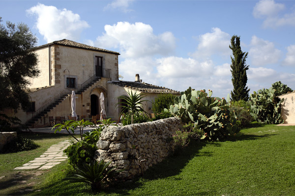 vista sul caseggiato dell'agriturismo Pozzo di Mazza di Siracusa