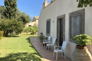 particolare laterale del caseggiato dell'agriturismo Pozzo di Mazza di Siracusa